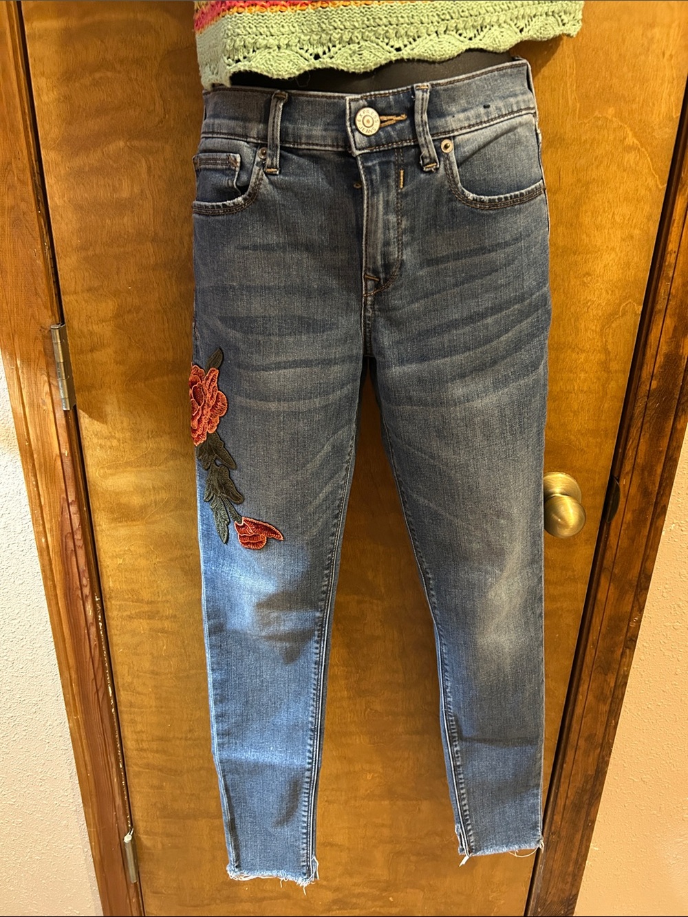 Express Women's Light Blue Skinny Jeans with Red Floral Patch